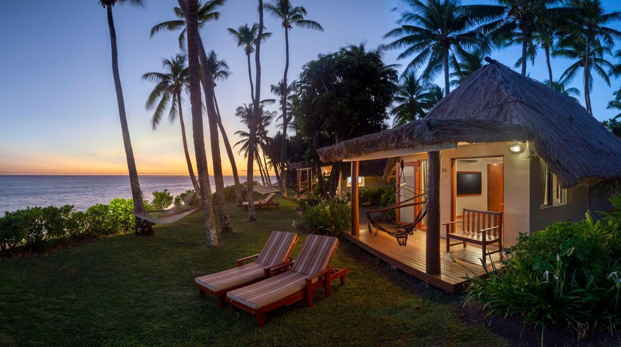 アウトリガー フィジー ビーチ リゾート コロトゴ エクステリア 写真 Sunset at the Beachfront Villas
