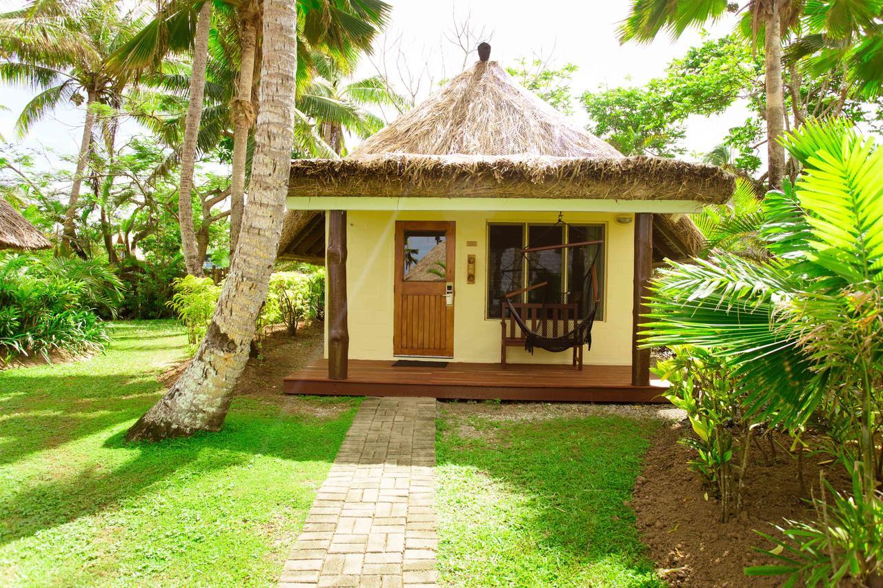 アウトリガー フィジー ビーチ リゾート コロトゴ エクステリア 写真 A bungalow at the resort